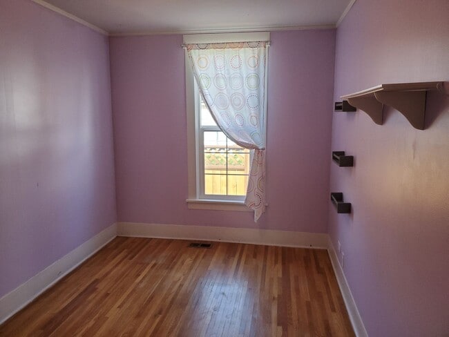 Building Photo - 2010 1st St