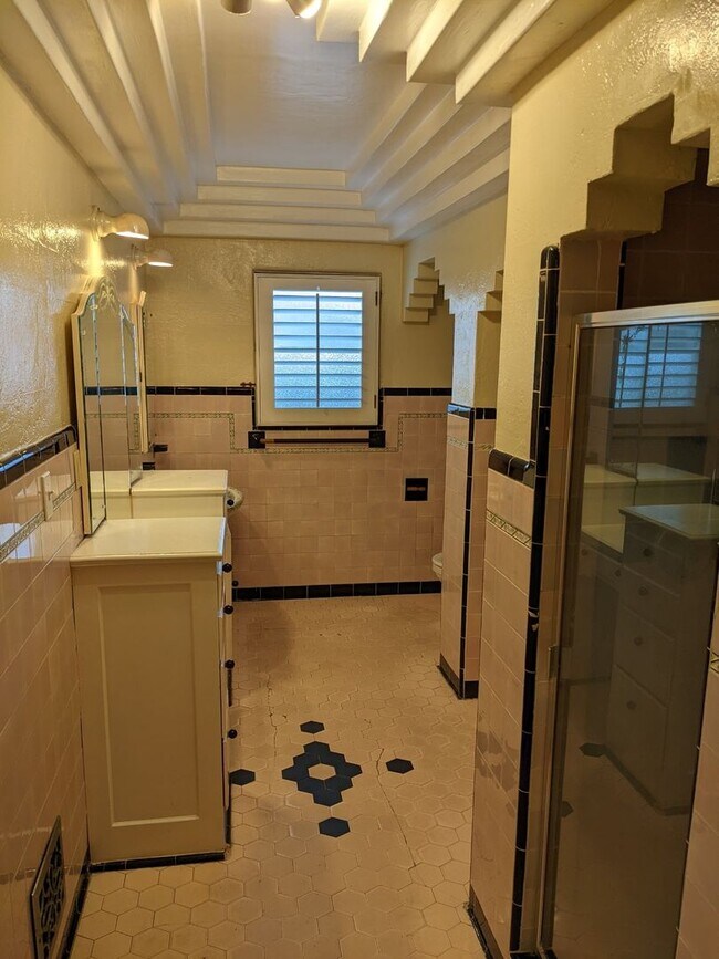 Building Photo - 316 Park Ave