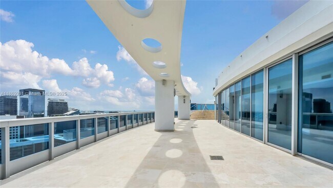 Building Photo - 200 Biscayne Blvd Way