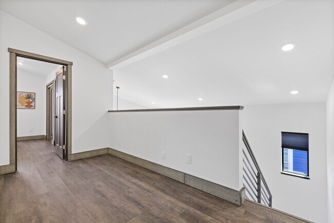 Building Photo - 1XPA2415-101