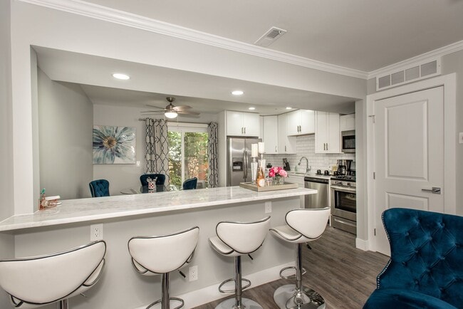 Building Photo - NEWLY RENOVATED 2BDRM TOWNHOMES