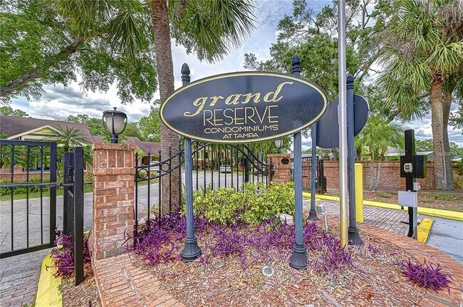 Building Photo - 8642 Mallard Reserve Dr