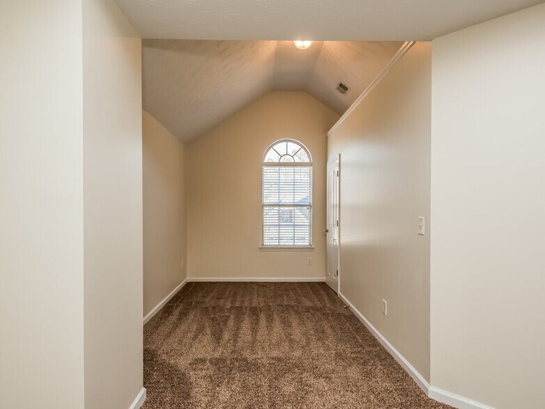 Building Photo - 70 Stony Oak Dr