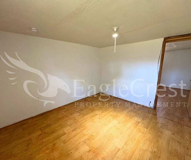 Building Photo - Charming 2-Bedroom Home with Modern Finishes & Open Yard