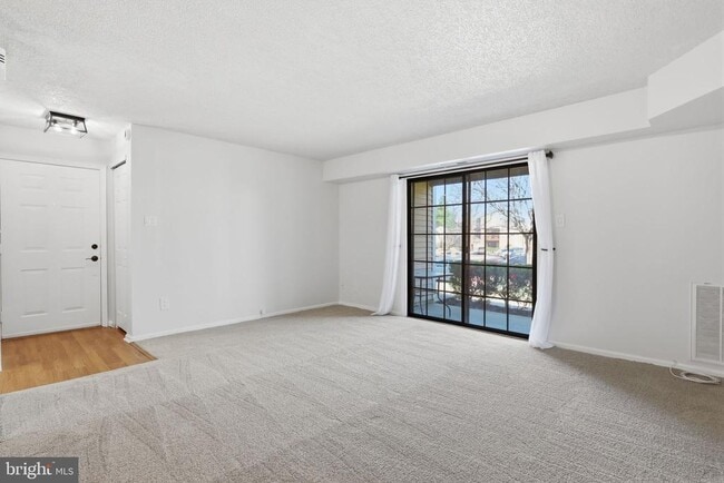 Building Photo - 2014 Barry Ct