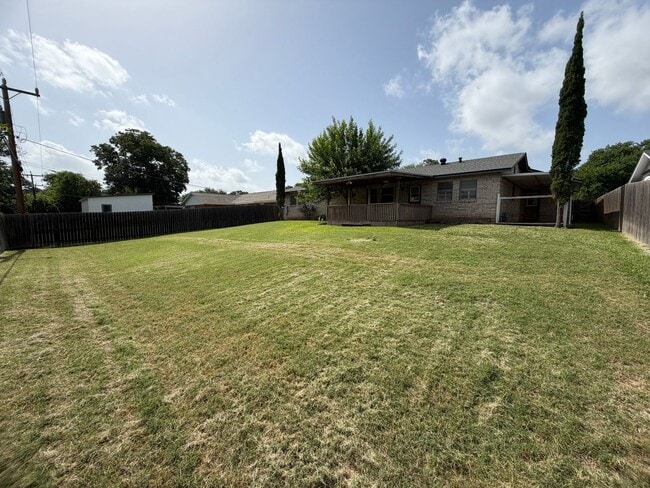 Building Photo - Spacious 3-Bedroom Home in a Great Neighborhood