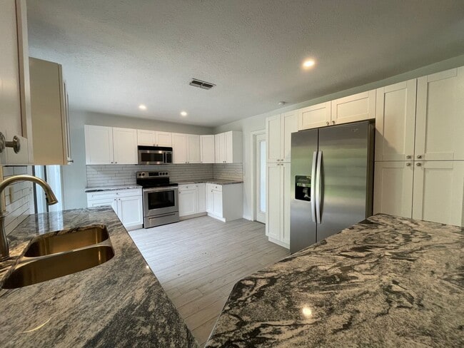 Building Photo - Coming Soon! 3/2 Single Family - Great Loc...