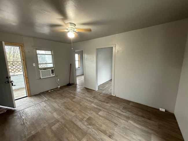 Building Photo - 613 N Eye St