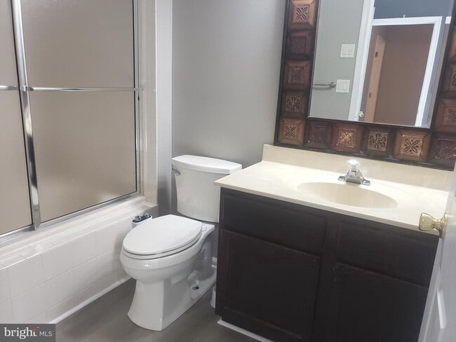 Building Photo - 5002 Essex Ln