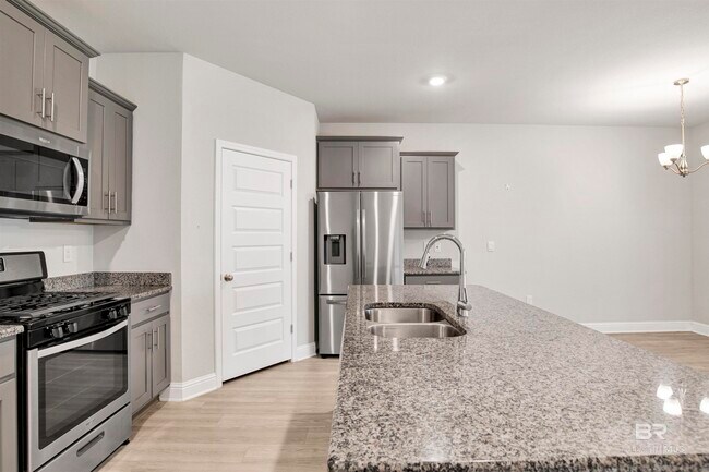 Building Photo - 390 Gemini St