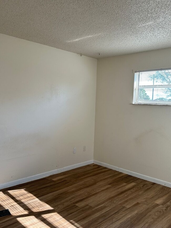 Building Photo - Duplex