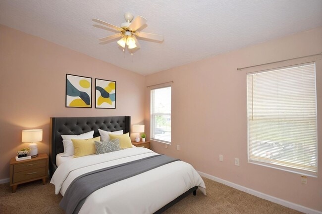 Building Photo - WOW! 2/2 in Merrill Pines Gated Community