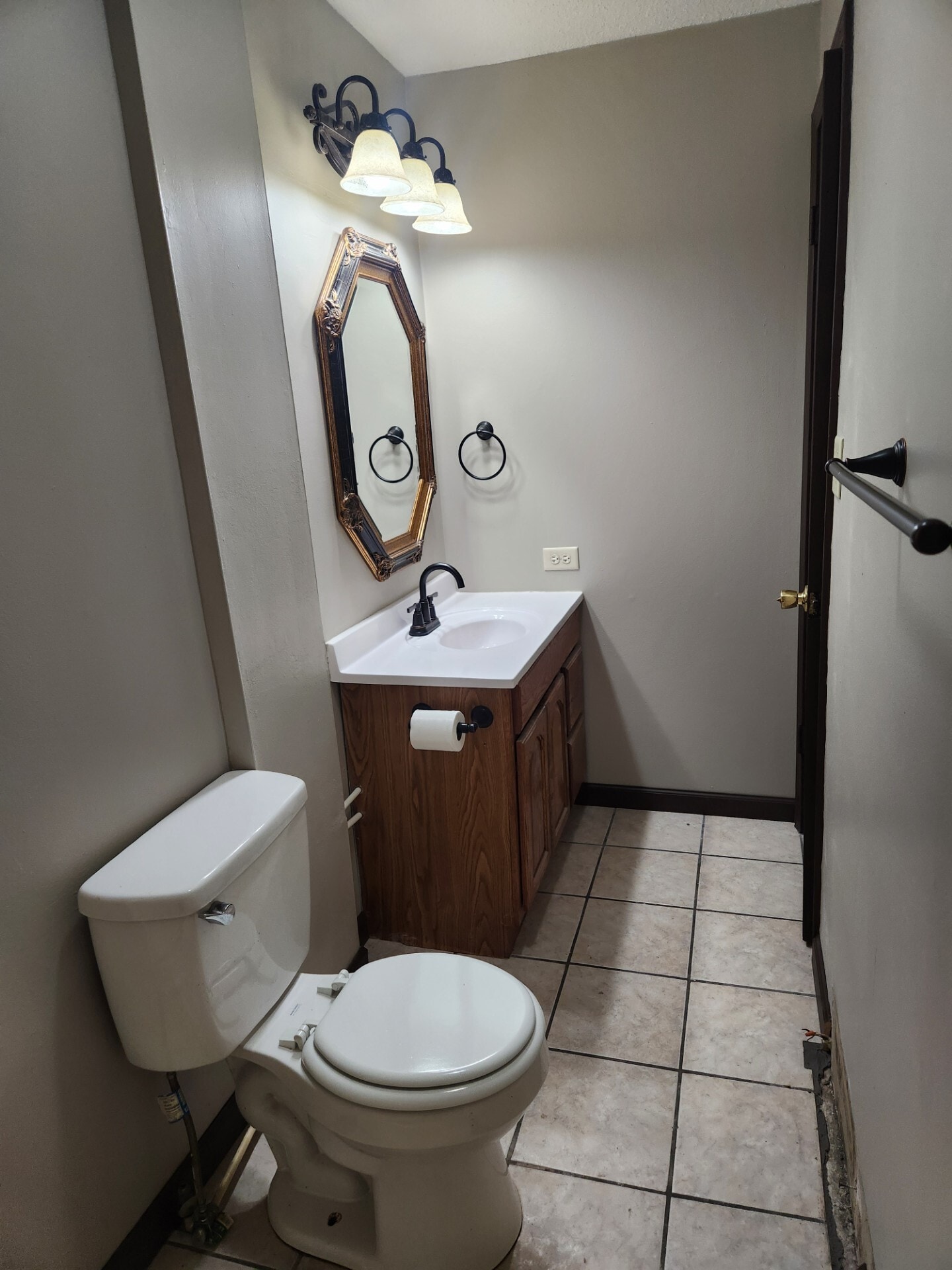 Building Photo - 920 W Cape Rock Dr