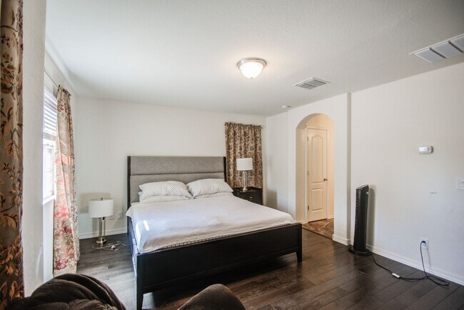 Building Photo - Cooley Station Stunning 3 bedroom!