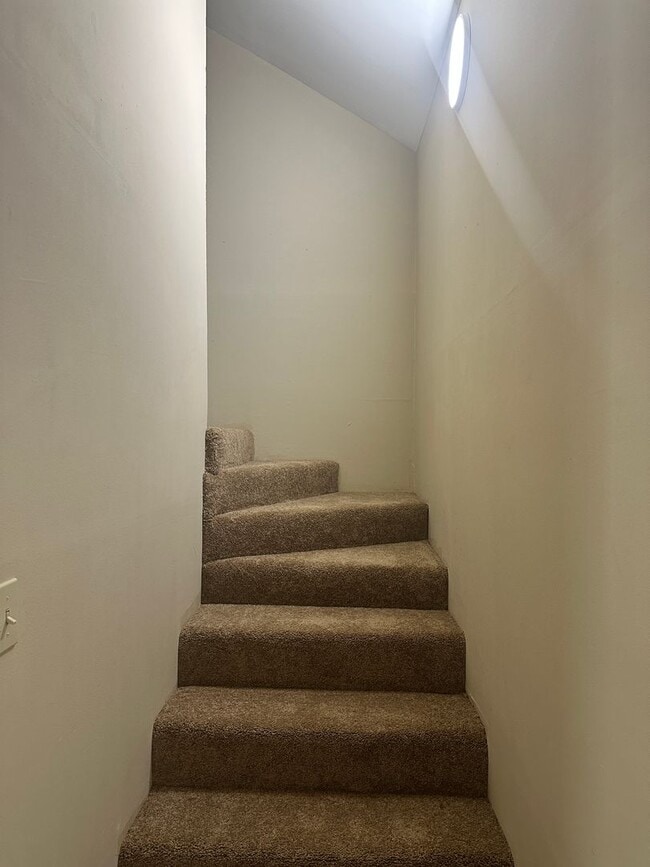 Building Photo - 2 Bedroom/2 Bath Townhome in Valdosta