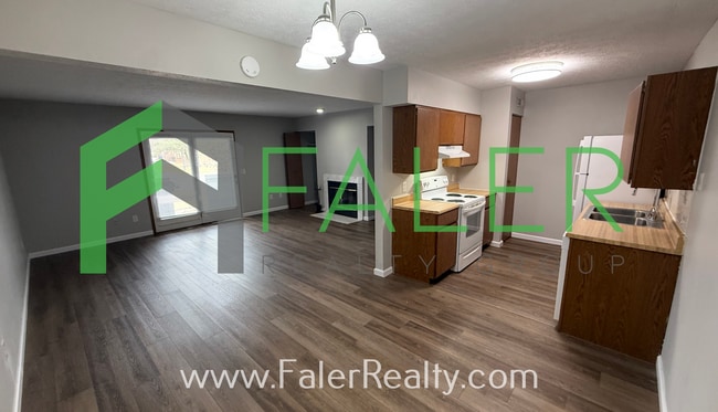 Building Photo - Ground Floor Condo Available Now!