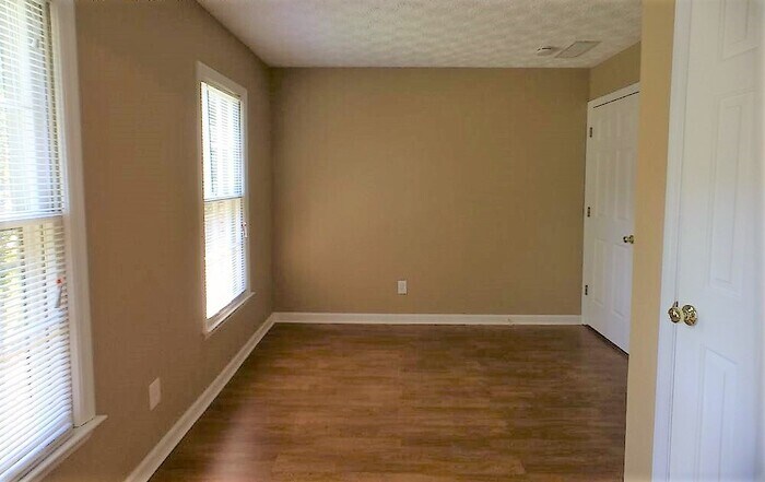 Building Photo - 2213 McQuiston Dr