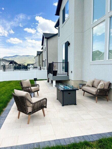 Building Photo - 118 N Lasalle Dr