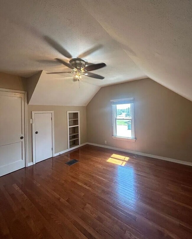 Building Photo - Close to Campus! 4BR Home with Finished Basement, Private Parking & Hardwood Floors