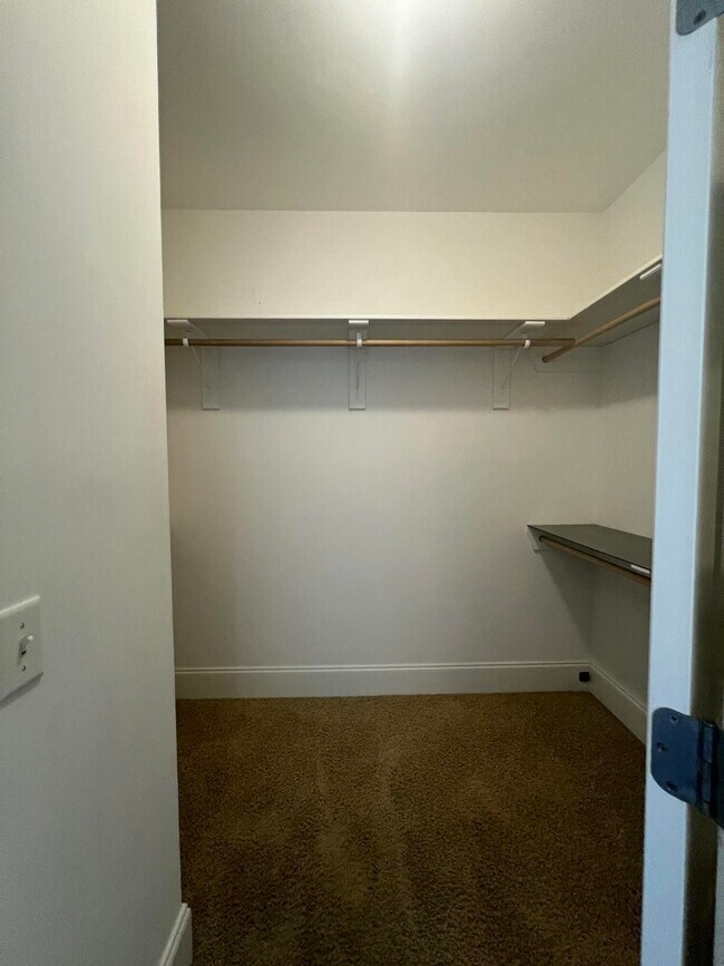 Building Photo - 2105 Harborview Dr