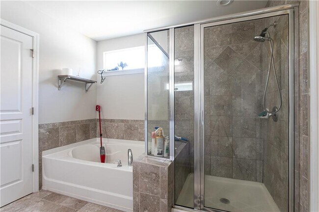 Building Photo - 302 Pebblestone Ln