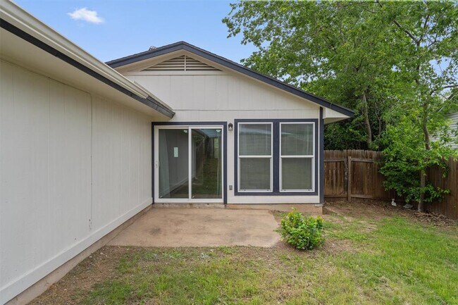 Building Photo - 701 Ramble Ln