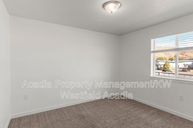 Building Photo - 5741 S 5th Ave