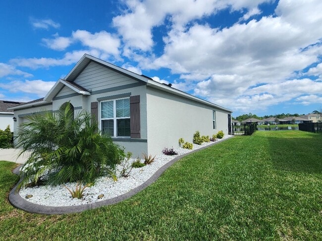 Building Photo - Coastal Woods Lakefront Home