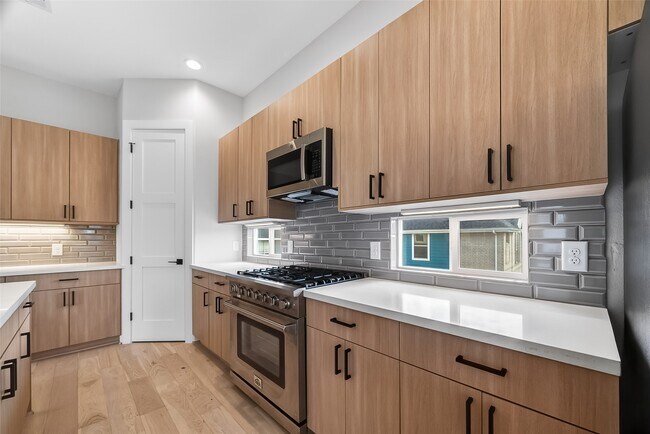 Building Photo - 2511 N MacGregor Way