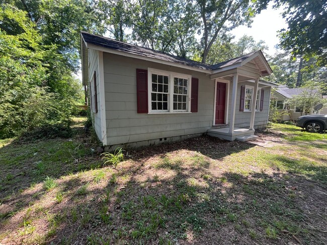 Building Photo - 2 Bedrooms, 1 Bathroom - Home in West Rome!