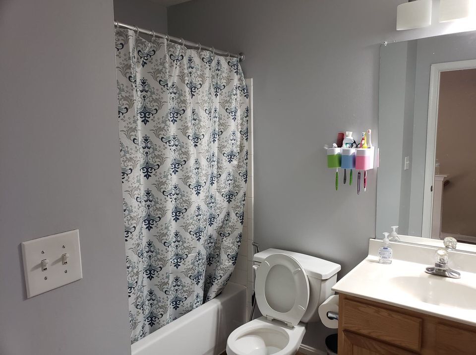 Building Photo - 12 Oaksylvan Way