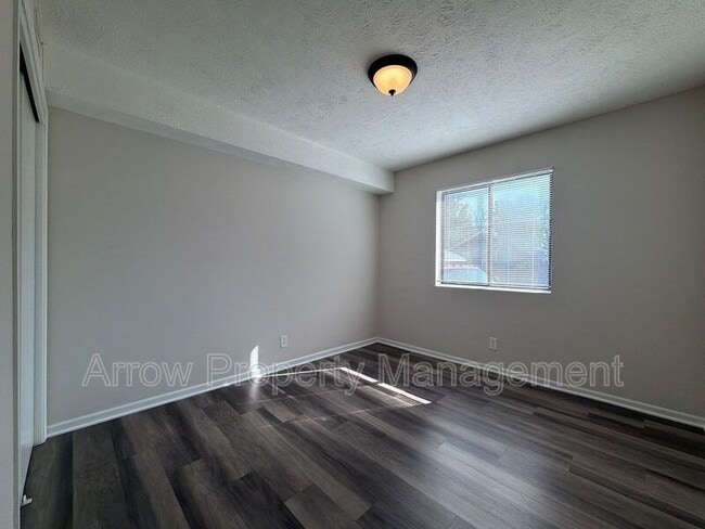 Building Photo - 922 A St