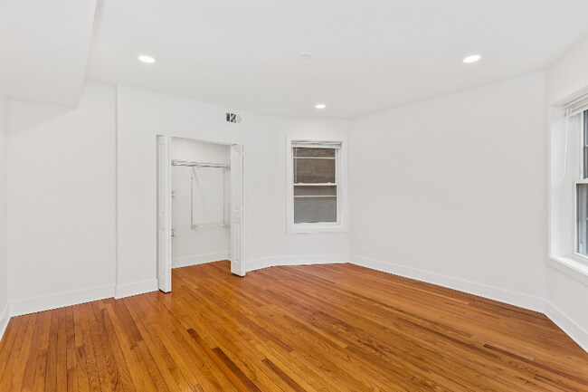 Building Photo - 6134 N Talman Ave