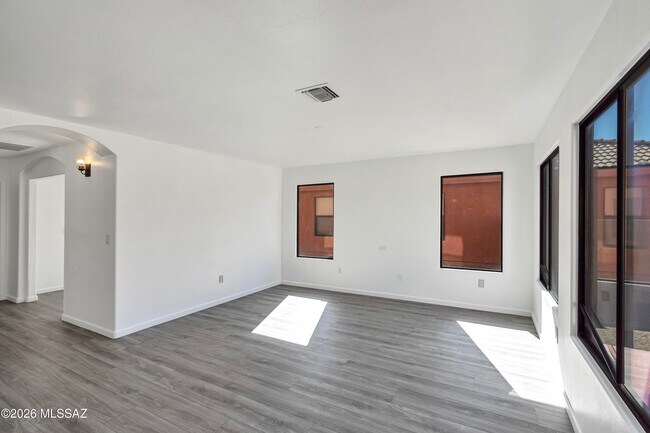 Building Photo - 4830 S VALLECANO Dr