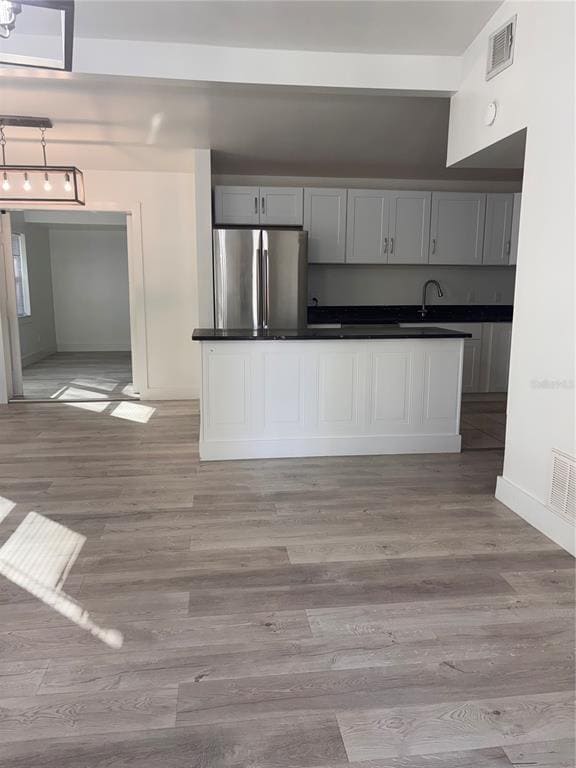 Building Photo - 1690 Dale Ave