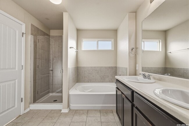 Building Photo - 8810 Double Oak