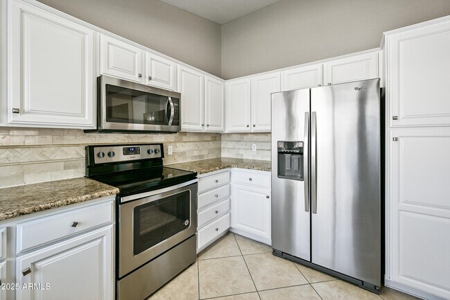 Building Photo - 3830 E Tanglewood Dr