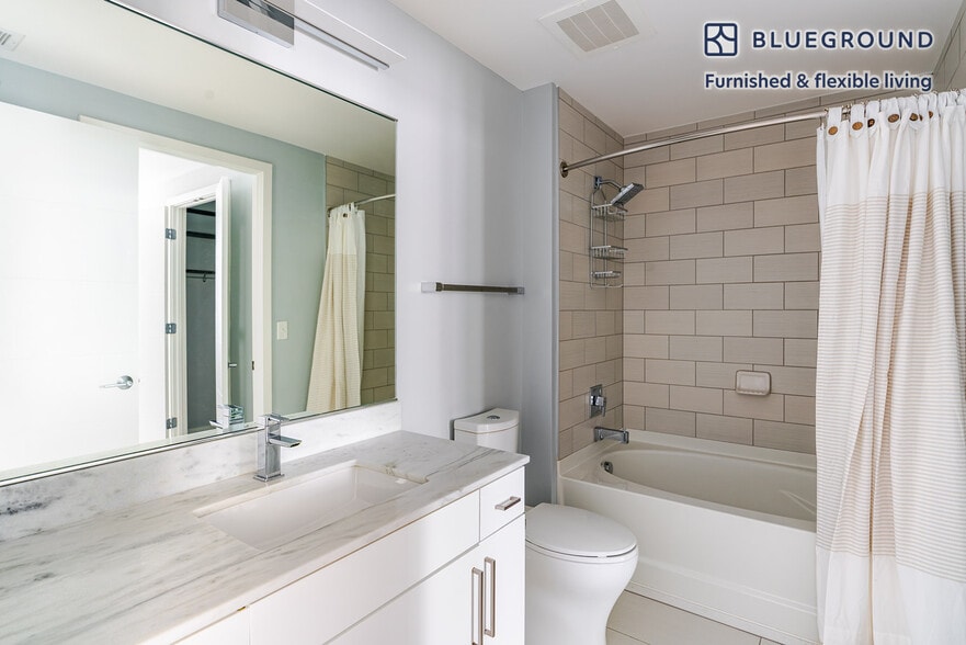 Building Photo - 4850 Rugby Ave