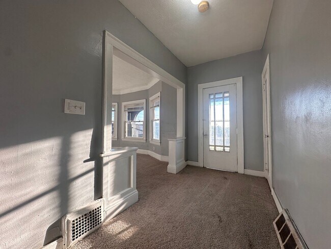 Building Photo - 3341 E 119th St