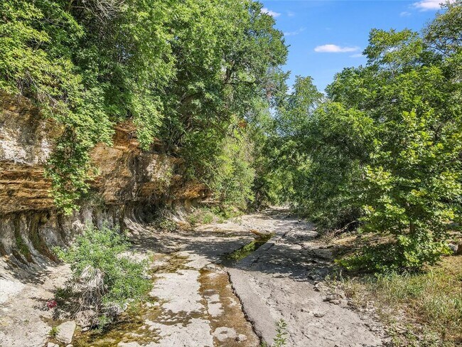 Building Photo - 1111 W 31st St