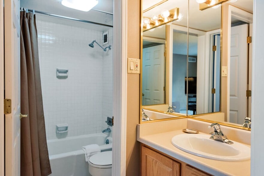 Building Photo - 1405 Curtis Street