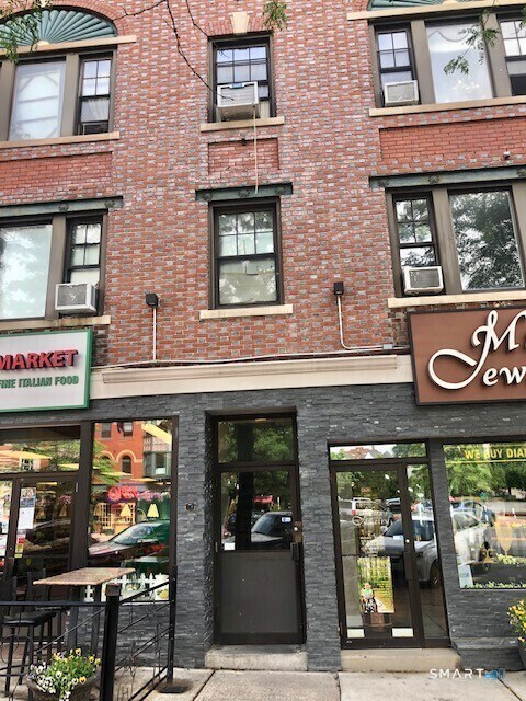 Building Photo - 480 Main St