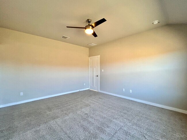 Building Photo - Move-In Ready Home with Open Layout & Outdoor Entertaining Space