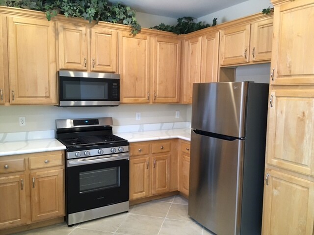 Building Photo - 6281 Whispering Creek St