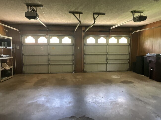 Building Photo - 530 Hilliard Dr