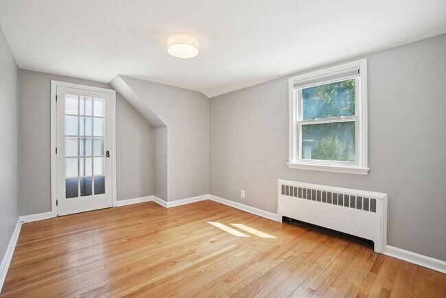 Building Photo - 605 Broad St