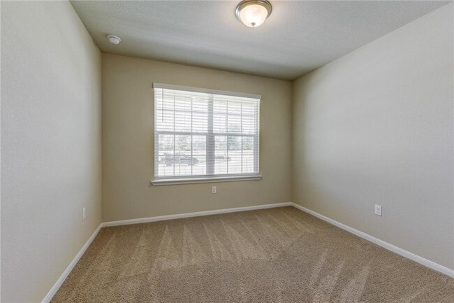 Building Photo - 401 Cassandra Dr