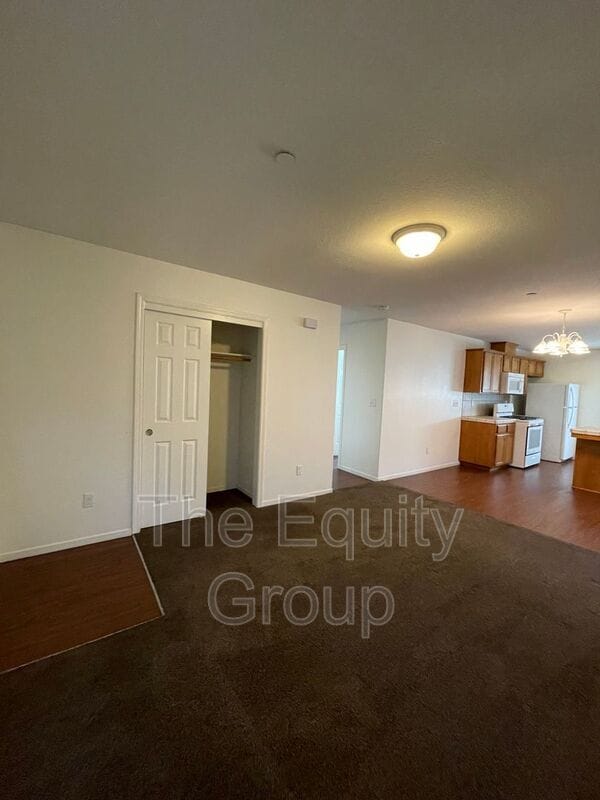Building Photo - 2218 W Lark Ave