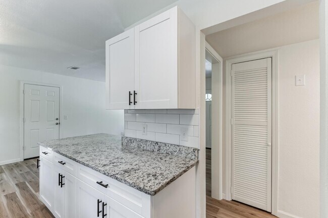 Building Photo - 4818 Dallen Lea Dr