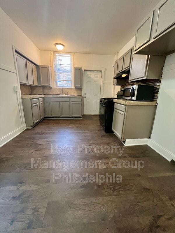 Building Photo - 3253 N Dover St